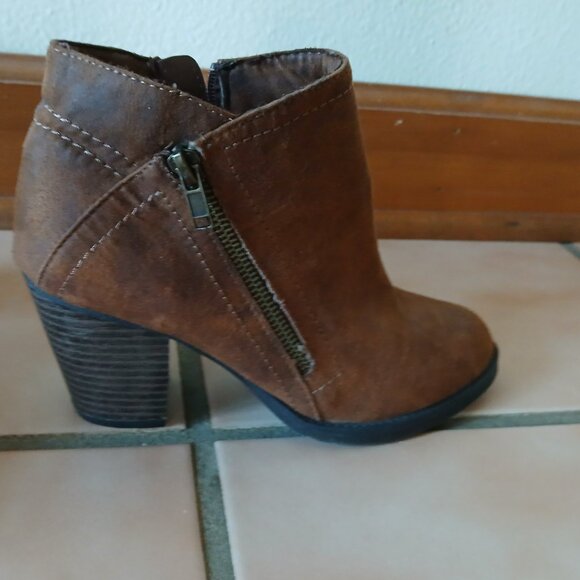 Rampage EDYN Dark Brown Ankle Booties SIZE 6 - Picture 2 of 9
